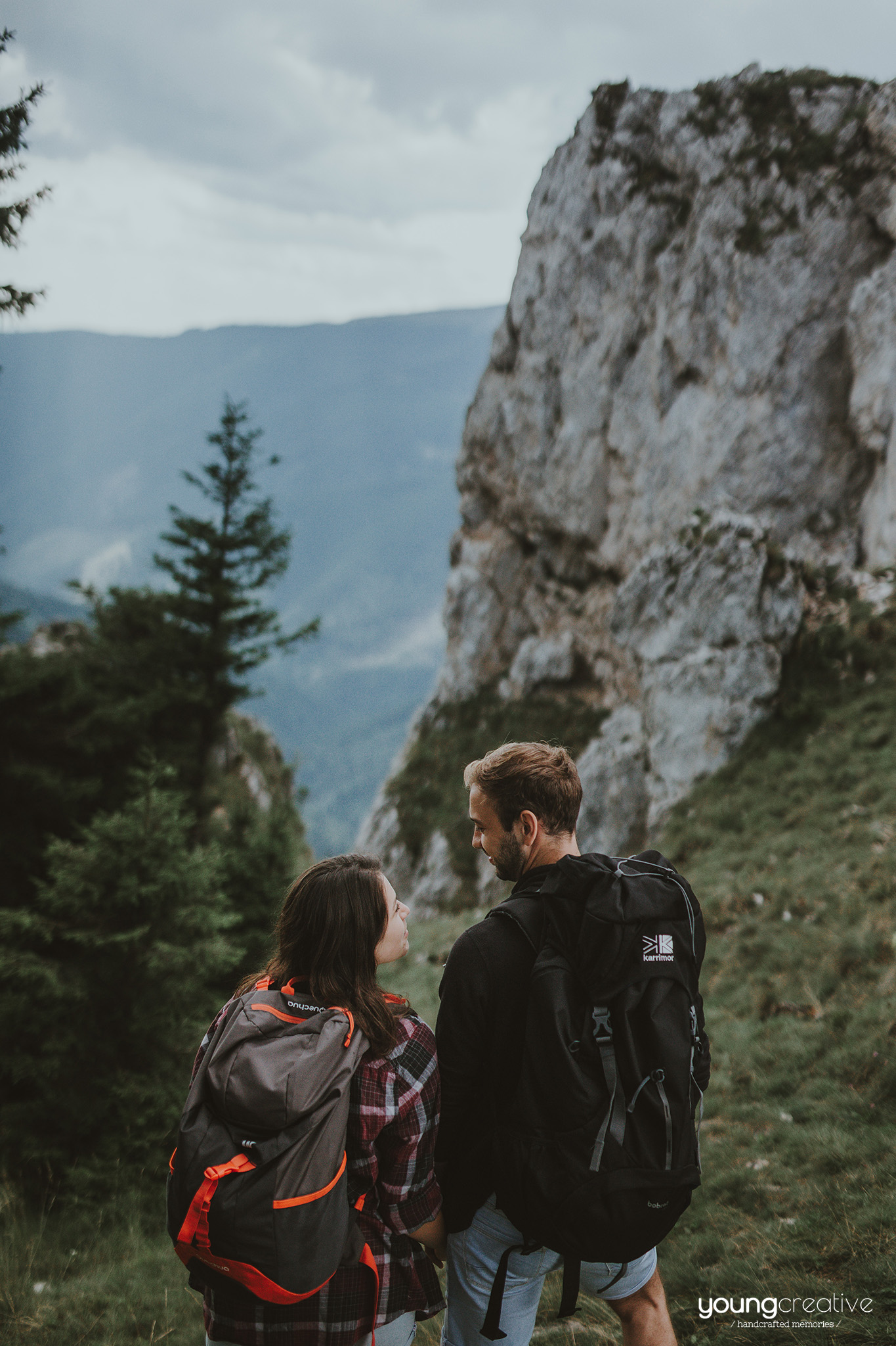 Andreea & Mihaita | youngcreative.info media © Dan Filipciuc, Cristina Bejan | save the date Iasi