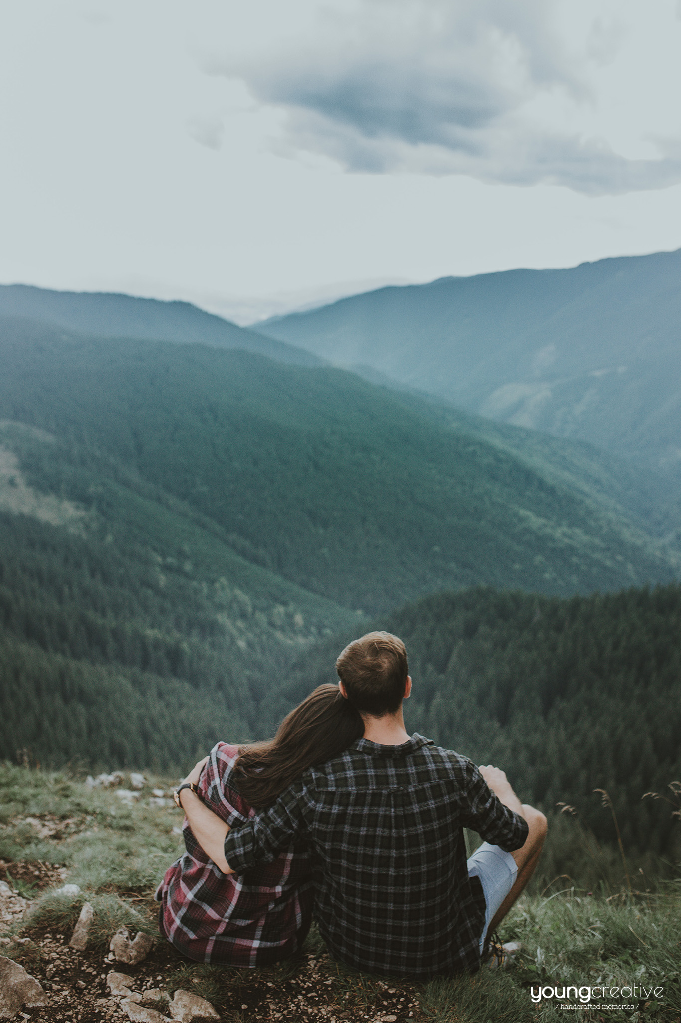 Andreea & Mihaita | youngcreative.info media © Dan Filipciuc, Cristina Bejan | save the date Iasi