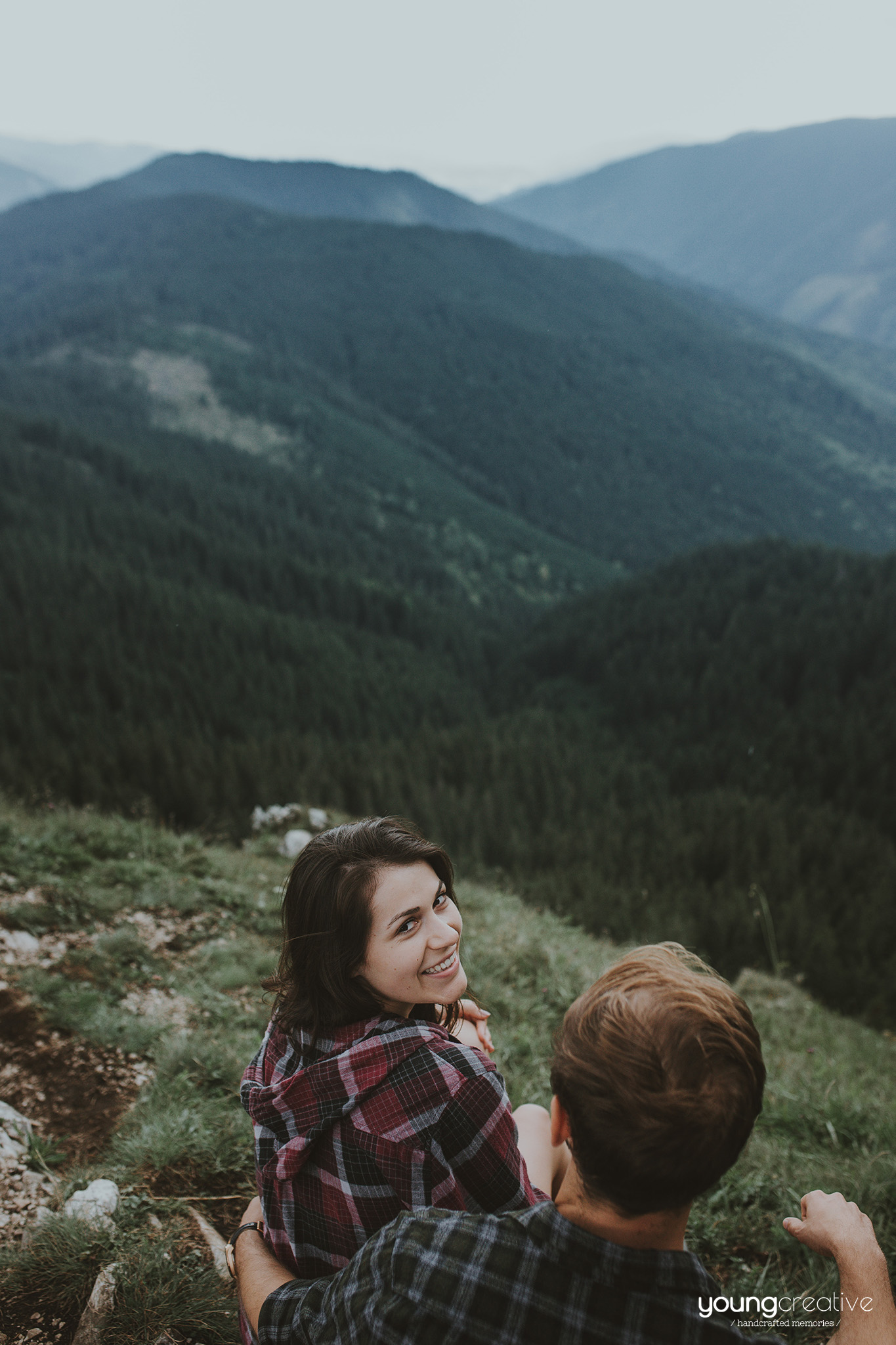 Andreea & Mihaita | youngcreative.info media © Dan Filipciuc, Cristina Bejan | save the date Iasi