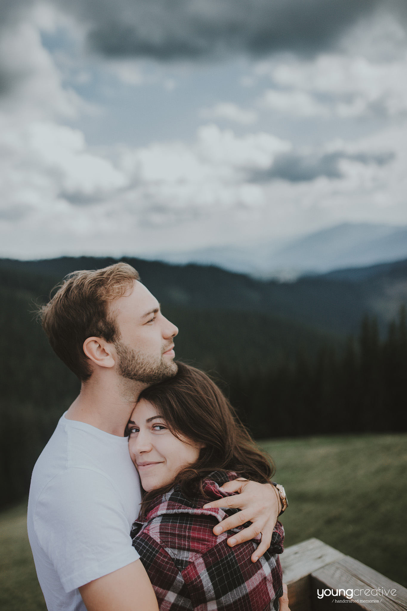 Andreea & Mihaita | youngcreative.info media © Dan Filipciuc, Cristina Bejan | save the date Iasi