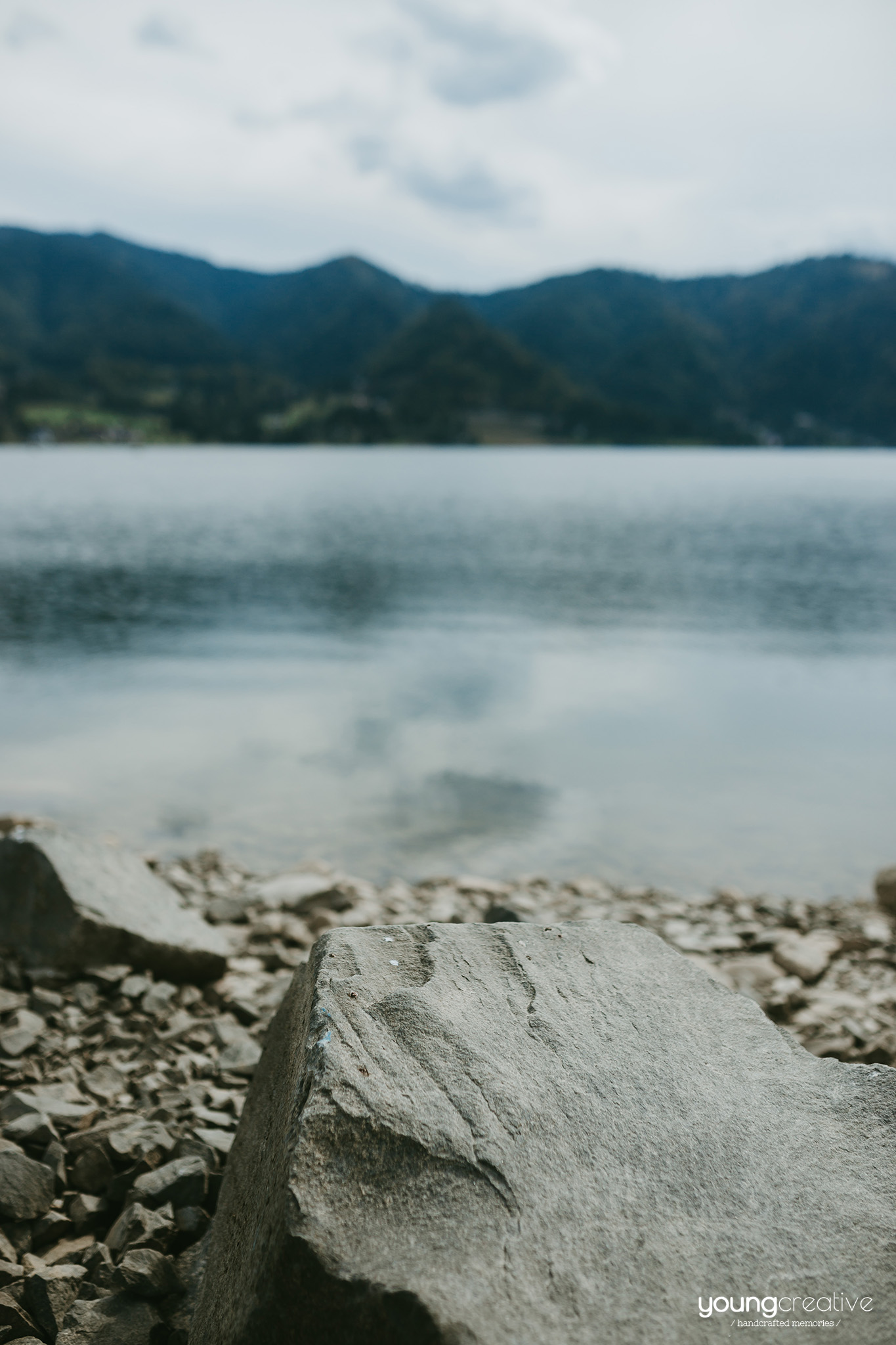 Maria & Teodor | youngcreative.info media © Dan Filipciuc, Cristina Bejan | Love The Dress