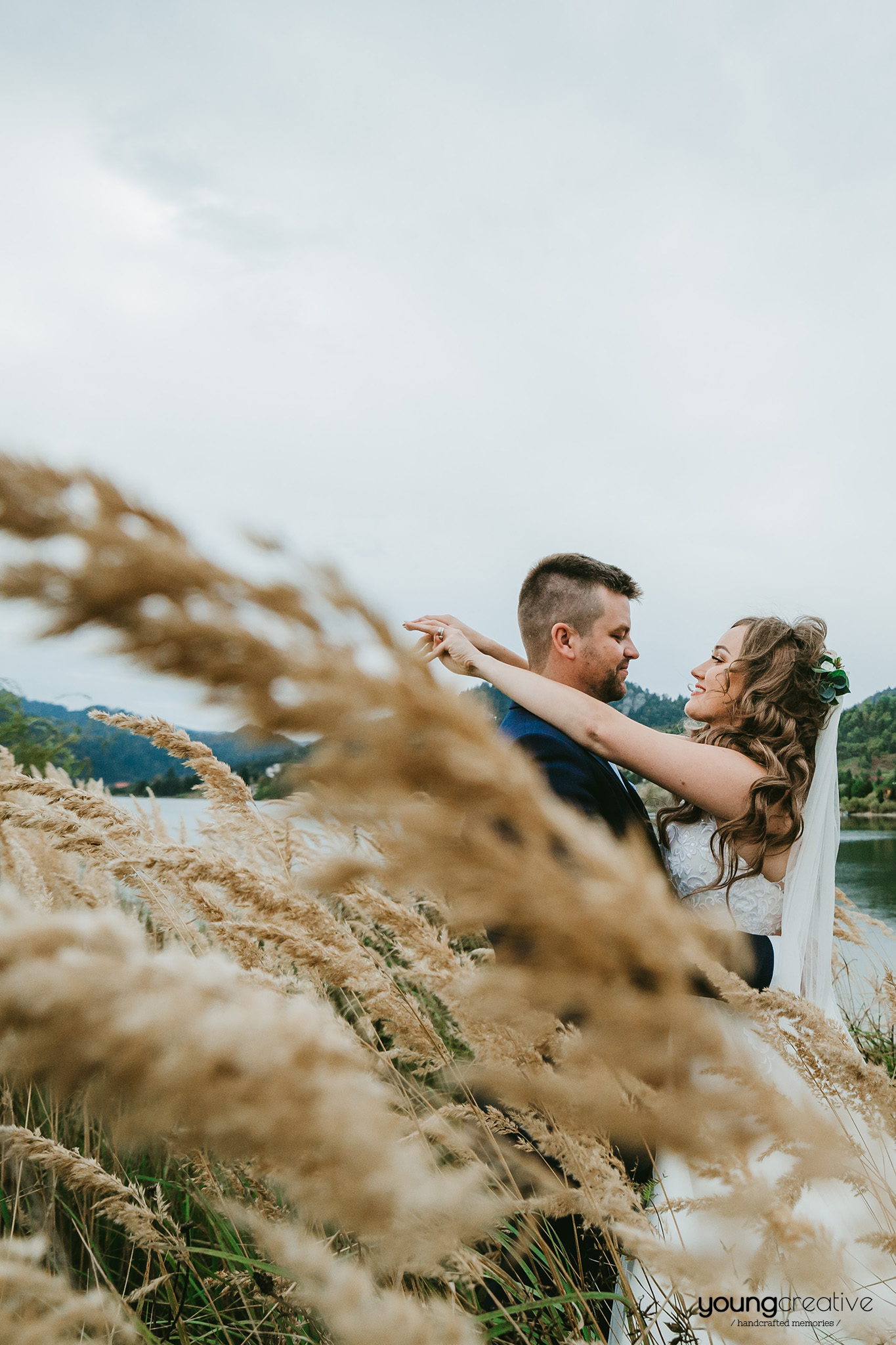 Maria & Teodor | youngcreative.info media © Dan Filipciuc, Cristina Bejan | Love The Dress