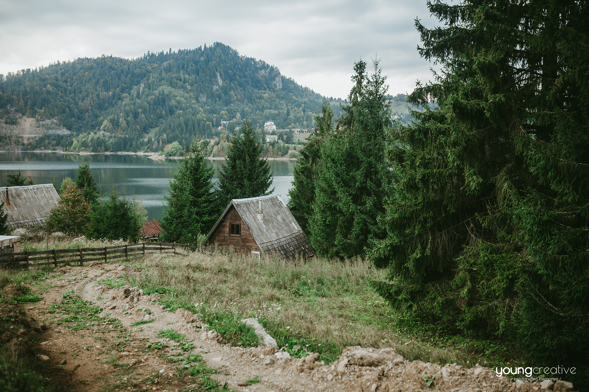 Maria & Teodor | youngcreative.info media © Dan Filipciuc, Cristina Bejan | Love The Dress